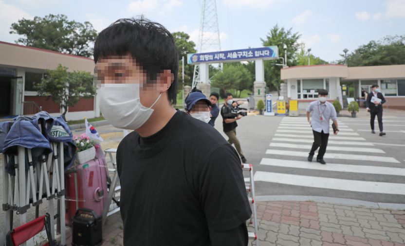 우연일까 노린걸까⋯재판 중 결혼해 선처받고, 세상 밖으로 나오자 결혼 생활 끝낸 손정우 기사 관련이미지