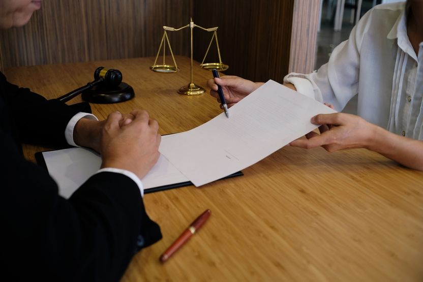 '벌금 70만원' 가해자에게 이번엔 민사소송하고 싶은데, 변호사 선임하는 게 좋을까요? 기사 관련이미지